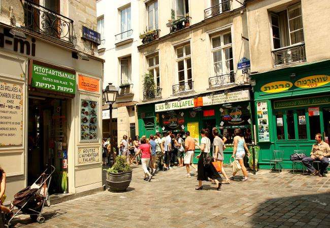 It's a pleasure to stroll along the Rue des Rosiers
