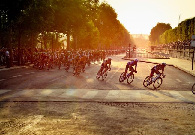 Ride the streets of Paris by bike this summer!